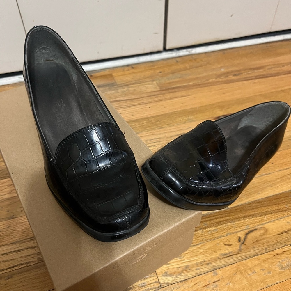 AEROSOLES Black Polished Leather Slip-On Loafers
